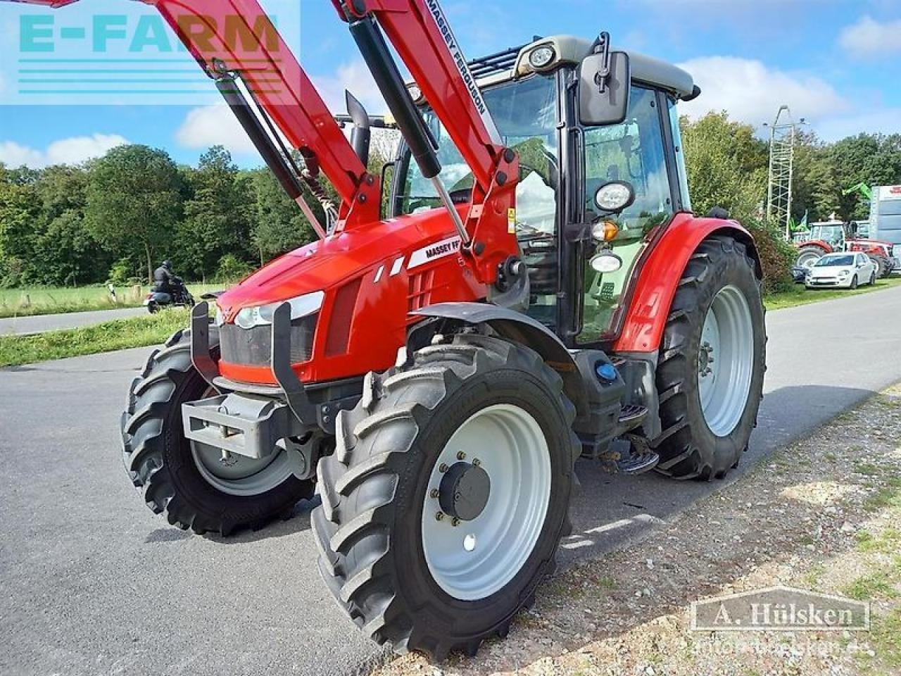 Massey Ferguson mf5611dyna4 - Traktor: das Bild 2 Massey Ferguson mf5611dyna4 - Traktor: das Bild 2