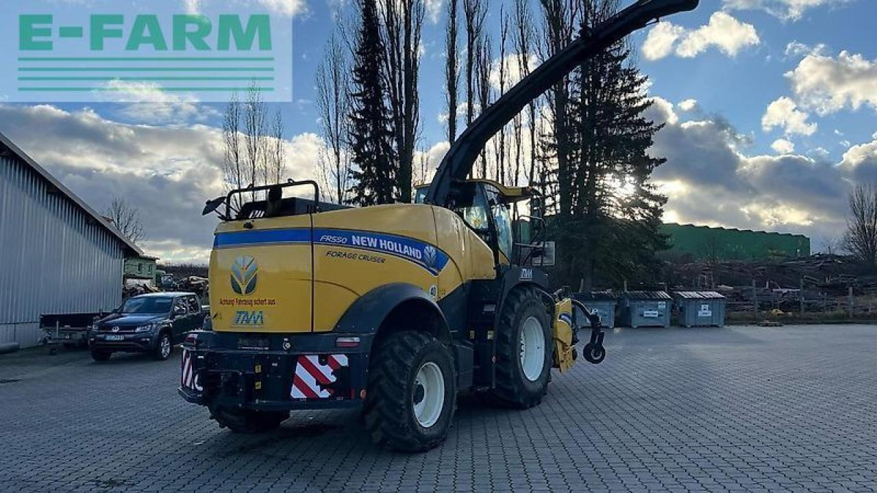 New Holland fr 550 häcksler inkl. pickup und maisgebiss - Feldhäcksler: das Bild 2 New Holland fr 550 häcksler inkl. pickup und maisgebiss - Feldhäcksler: das Bild 2
