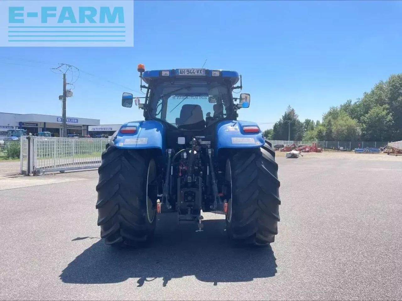 Traktor New Holland t 7050: das Bild 6