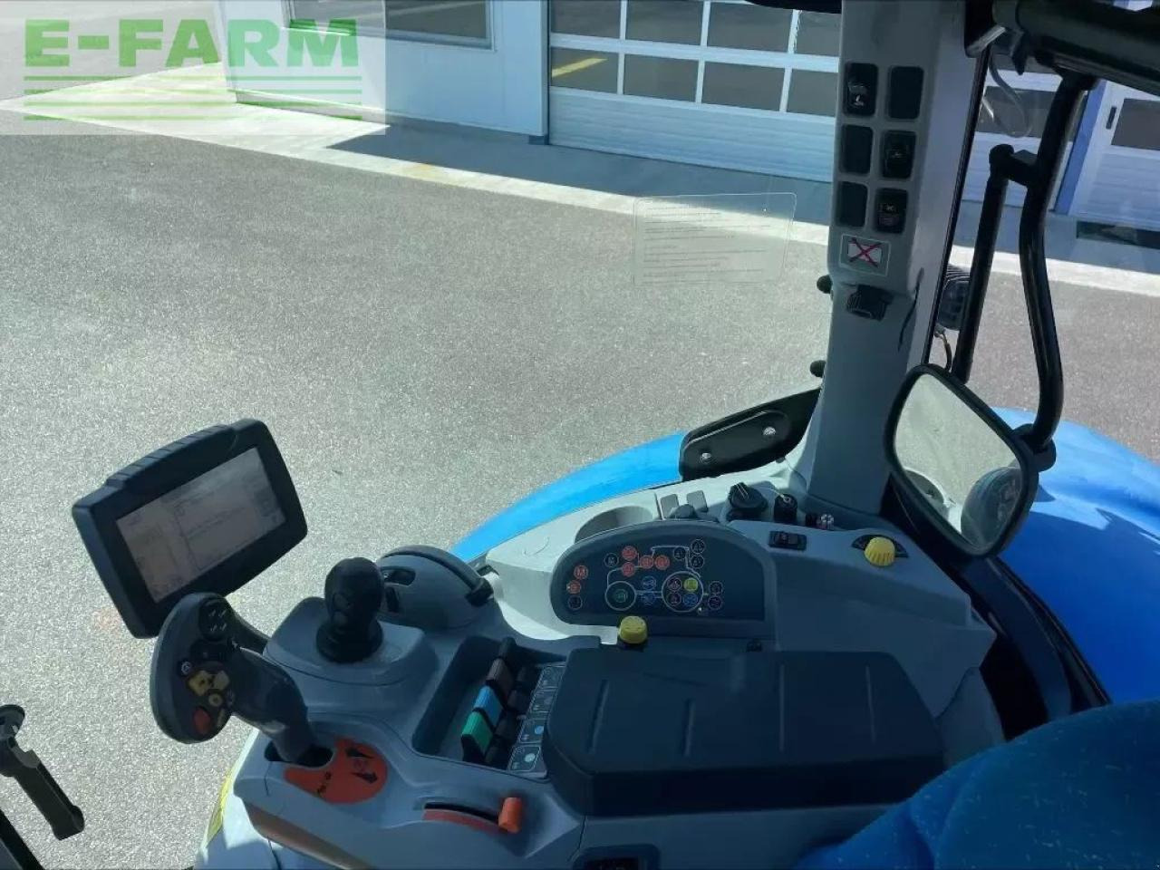 Traktor New Holland t 7050: das Bild 9