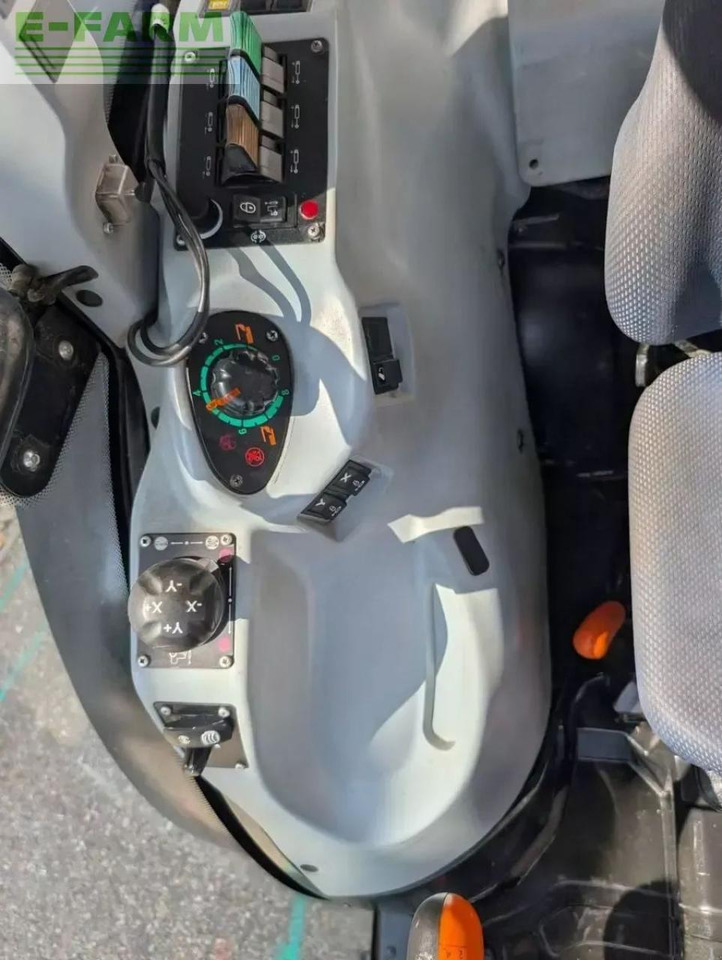 Traktor New Holland t4.90 f F: das Bild 23 Traktor New Holland t4.90 f F: das Bild 23