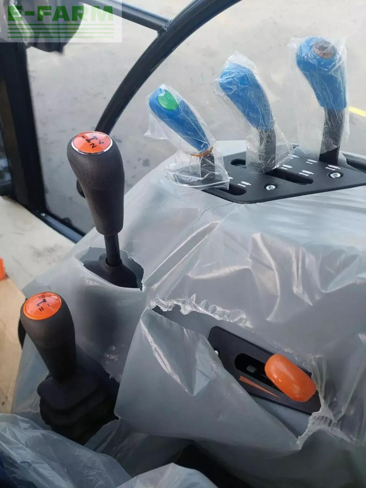 New Holland t4s.75 S - Traktor: das Bild 4 New Holland t4s.75 S - Traktor: das Bild 4