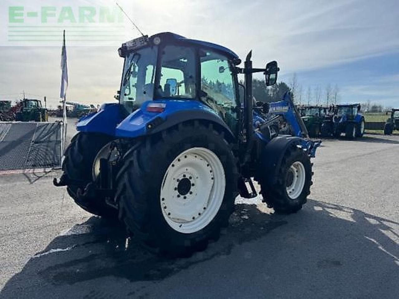 New Holland t5.95 - Traktor: das Bild 4 New Holland t5.95 - Traktor: das Bild 4