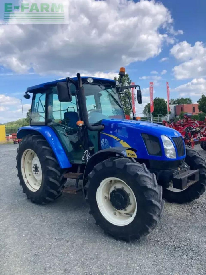 New Holland t5050 - Traktor: das Bild 3 New Holland t5050 - Traktor: das Bild 3