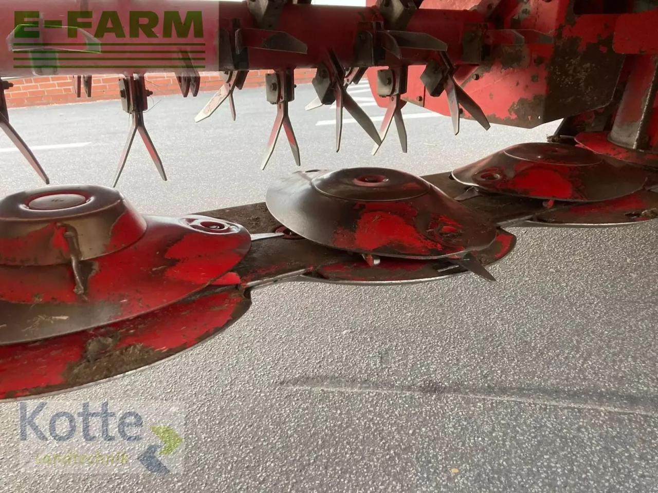 Pöttinger novacat x8 ed - Mähwerk: das Bild 4 Pöttinger novacat x8 ed - Mähwerk: das Bild 4