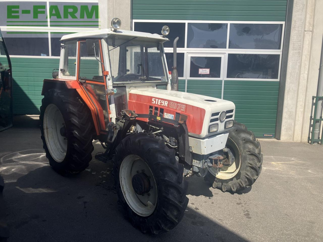 Steyr 8075 a - Traktor: das Bild 1 Steyr 8075 a - Traktor: das Bild 1