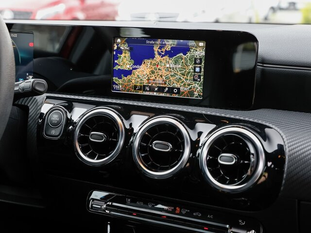 MERCEDES-BENZ A 180 Style,Autom.,8 fach Bereift - Limousine: das Bild 3 MERCEDES-BENZ A 180 Style,Autom.,8 fach Bereift - Limousine: das Bild 3