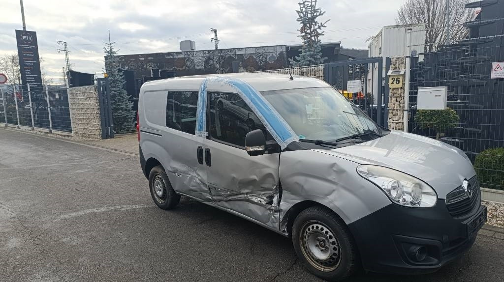 Opel Combo Kastenwagen Transp. Seitenschaden fahrbereit - Koffer Transporter: das Bild 1 Opel Combo Kastenwagen Transp. Seitenschaden fahrbereit - Koffer Transporter: das Bild 1