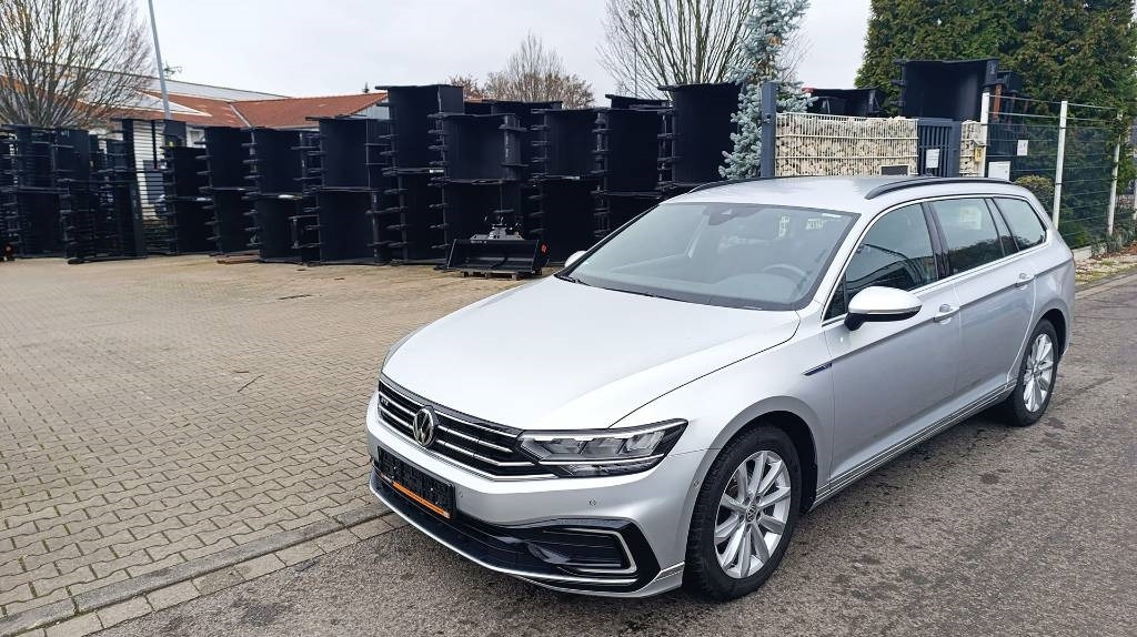 Volkswagen Passat GTE 1.4 TSI DSG GTE Plug-in-Hybrid 1. Hand - PKW: das Bild 2 Volkswagen Passat GTE 1.4 TSI DSG GTE Plug-in-Hybrid 1. Hand - PKW: das Bild 2