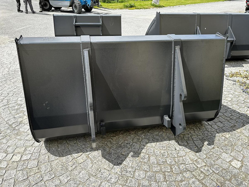 Big Volumenschaufel 200cm mit Liebherr 509 Aufnahme - Schaufel: das Bild 3 Big Volumenschaufel 200cm mit Liebherr 509 Aufnahme - Schaufel: das Bild 3