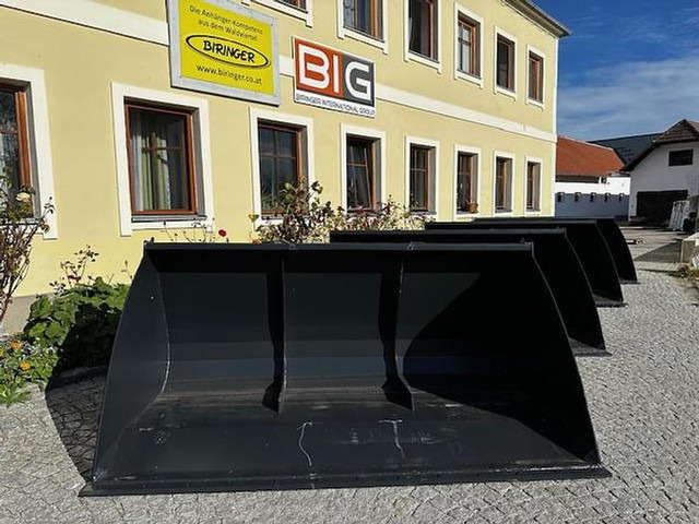 Big Volumenschaufel 250 cm mit Claas Scorpion Aufnahme - Schaufel: das Bild 1 Big Volumenschaufel 250 cm mit Claas Scorpion Aufnahme - Schaufel: das Bild 1