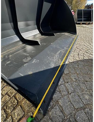 Big Volumenschaufel 250 cm mit Merlo ZM2 Aufnahme - Schaufel: das Bild 2 Big Volumenschaufel 250 cm mit Merlo ZM2 Aufnahme - Schaufel: das Bild 2