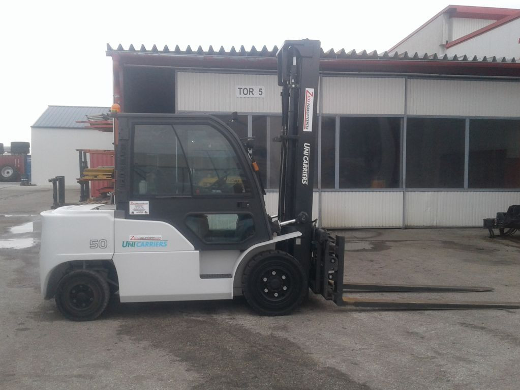 UniCarriers DG1F4A50Q - Dieselstapler: das Bild 4 UniCarriers DG1F4A50Q - Dieselstapler: das Bild 4