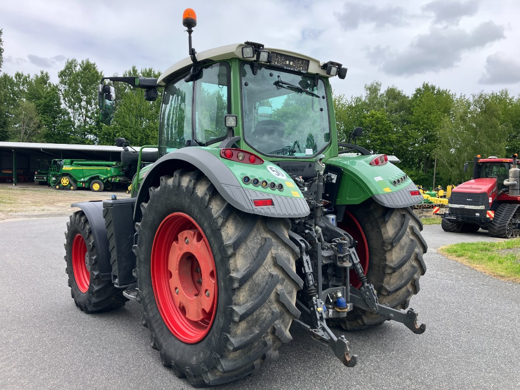 Traktor Fendt 724 PowerPlus mit Frontkraftheber: das Bild 9