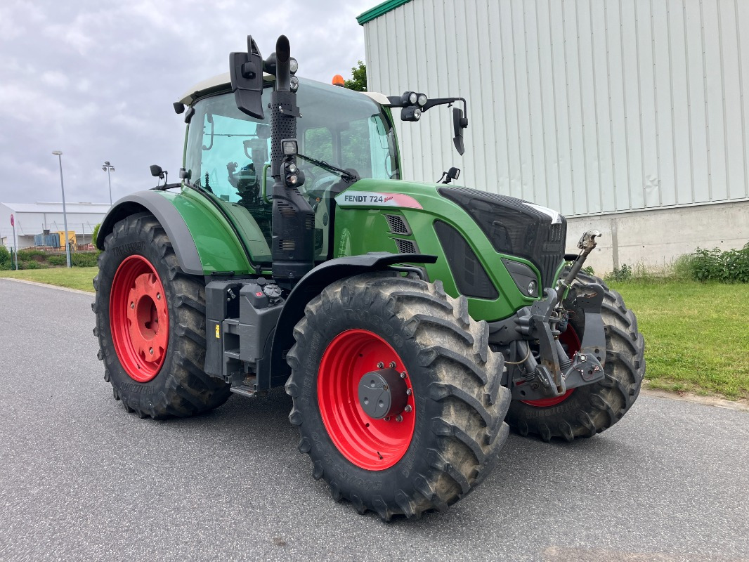 Traktor Fendt 724 PowerPlus mit Frontkraftheber: das Bild 11