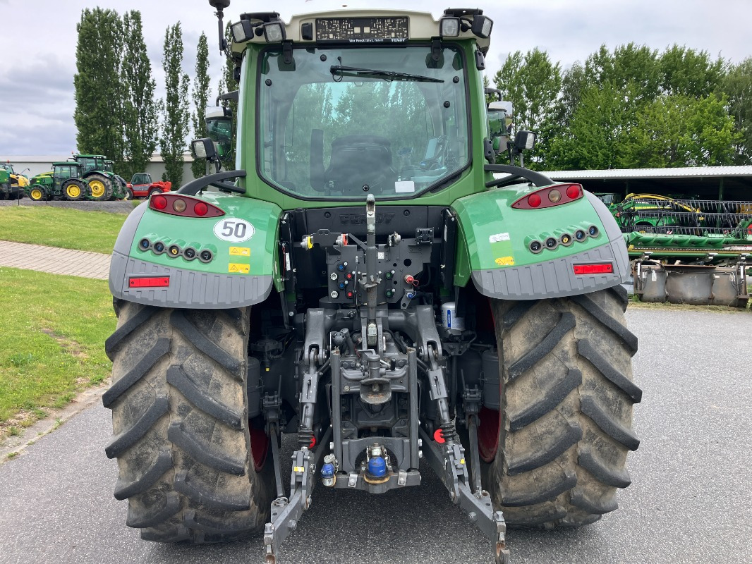Traktor Fendt 724 PowerPlus mit Frontkraftheber: das Bild 7
