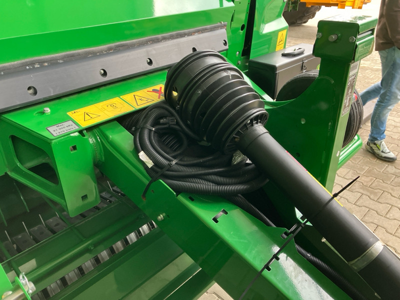 John Deere V451G - Ballenwickelgerät: das Bild 2 John Deere V451G - Ballenwickelgerät: das Bild 2