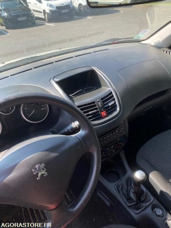 206+ AFFAIRE PACK CD CLIM 1.4 HDI BLUE LION 70 CV - 2010 / 185 000 KM - PKW: das Bild 5 206+ AFFAIRE PACK CD CLIM 1.4 HDI BLUE LION 70 CV - 2010 / 185 000 KM - PKW: das Bild 5