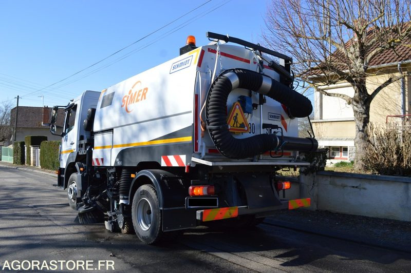BALAYEUSE MERCEDES ATEGO 95000kms 2019 - Kehrmaschine: das Bild 1 BALAYEUSE MERCEDES ATEGO 95000kms 2019 - Kehrmaschine: das Bild 1