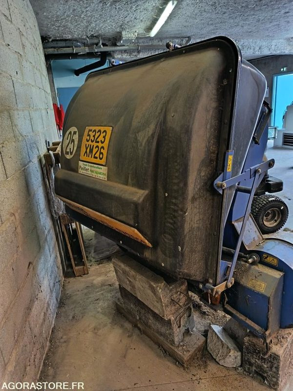 Bac de ramassage ISEKI - Gartengerät: das Bild 3 Bac de ramassage ISEKI - Gartengerät: das Bild 3