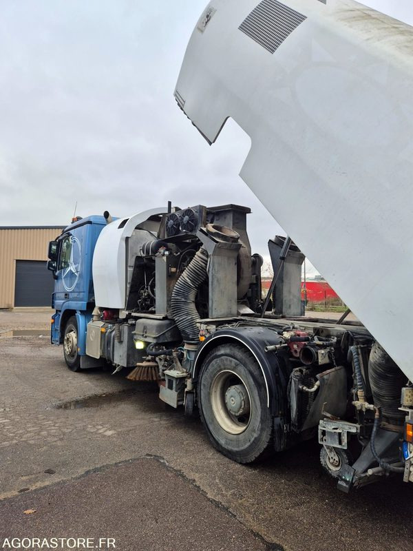 Kehrmaschine Balayeuse Eurovoirie Optifant 70 TA THP - 2012 - 242 000 heures: das Bild 10 Kehrmaschine Balayeuse Eurovoirie Optifant 70 TA THP - 2012 - 242 000 heures: das Bild 10