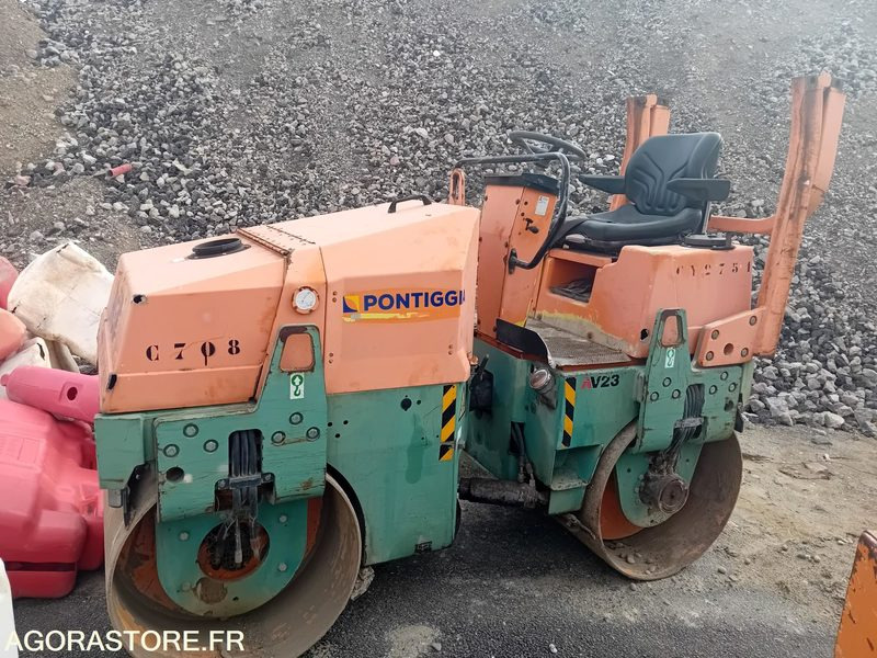 COMPACTEUR TANDEM AMMANN AV23-2 -- 2001 -- ENVIRON 800 HEURES - Walzen: das Bild 1 COMPACTEUR TANDEM AMMANN AV23-2 -- 2001 -- ENVIRON 800 HEURES - Walzen: das Bild 1