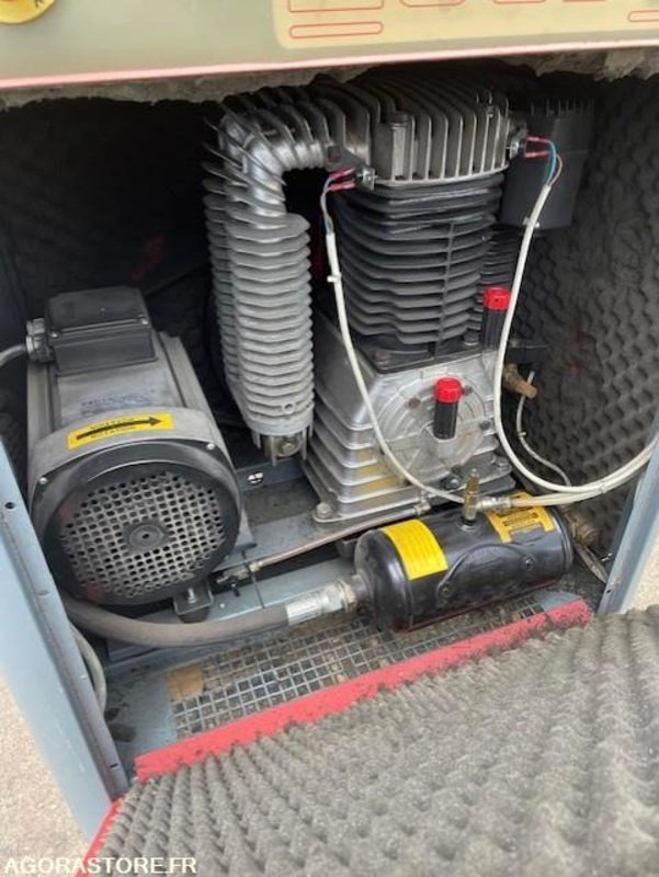 Compresseur insonorisé Guernet. 7.5kw + cuve 500l - Luftkompressor: das Bild 2 Compresseur insonorisé Guernet. 7.5kw + cuve 500l - Luftkompressor: das Bild 2