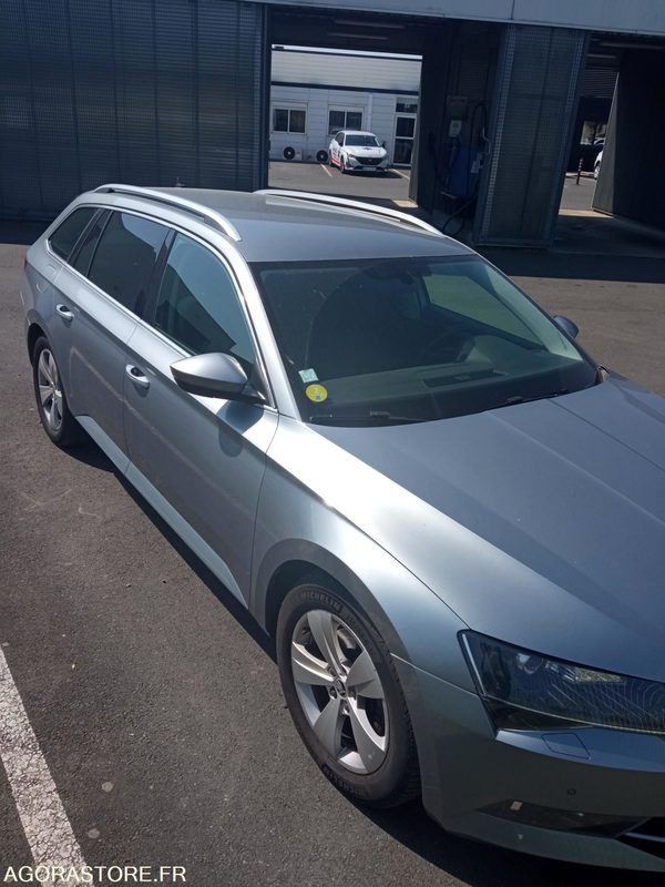 ET-350-JR - Roulant - SKODA OCTAVIA SUPERB - VP - BVA - 199 800 Kms - PKW: das Bild 3 ET-350-JR - Roulant - SKODA OCTAVIA SUPERB - VP - BVA - 199 800 Kms - PKW: das Bild 3