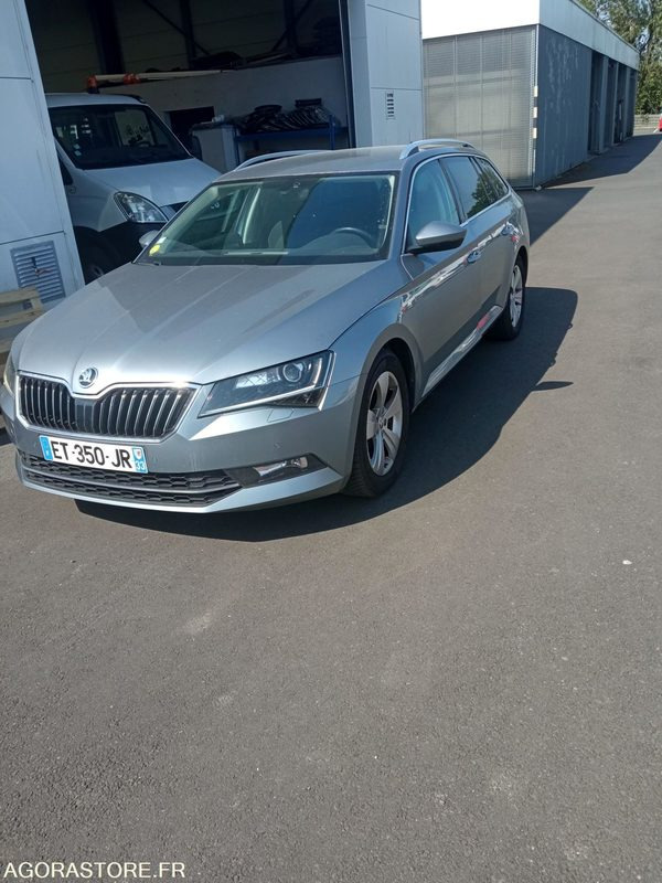ET-350-JR - Roulant - SKODA OCTAVIA SUPERB - VP - BVA - 199 800 Kms - PKW: das Bild 5 ET-350-JR - Roulant - SKODA OCTAVIA SUPERB - VP - BVA - 199 800 Kms - PKW: das Bild 5