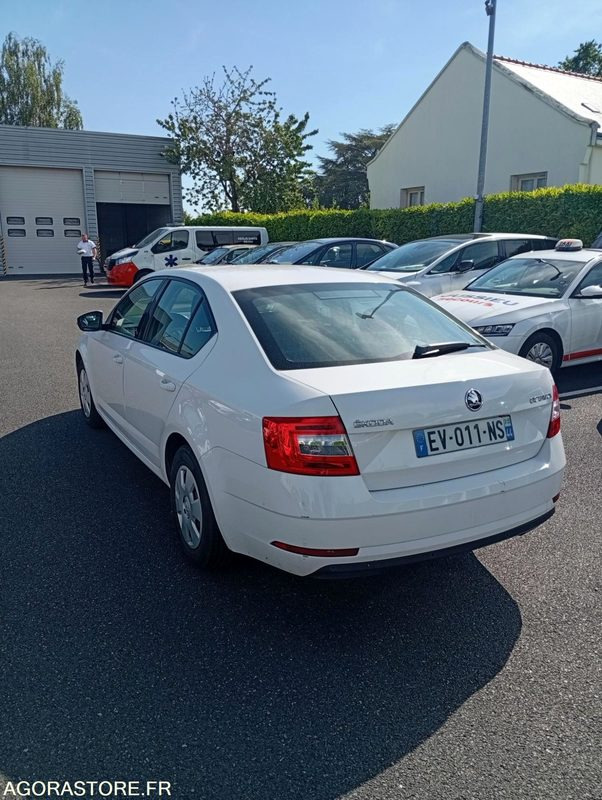 EV-011-NS - Roulant - SKODA OCTAVIA - VP - 389 000 Kms - PKW: das Bild 4 EV-011-NS - Roulant - SKODA OCTAVIA - VP - 389 000 Kms - PKW: das Bild 4