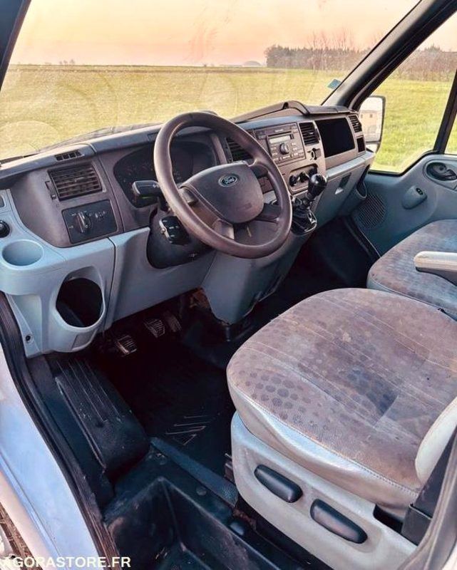 FORD TRANSIT - 330 000 KMS / MOTEUR CHANGER EN 2024 12 000 KMS - Kastenwagen: das Bild 5 FORD TRANSIT - 330 000 KMS / MOTEUR CHANGER EN 2024 12 000 KMS - Kastenwagen: das Bild 5