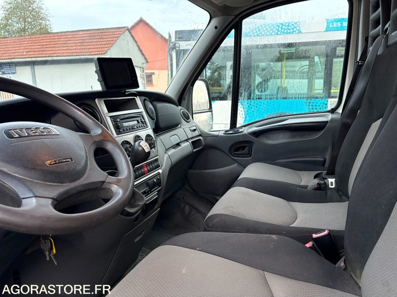 FOURGON IVECO DAILY 180 CV - 2011 - 195 600 KMS - Kastenwagen: das Bild 3 FOURGON IVECO DAILY 180 CV - 2011 - 195 600 KMS - Kastenwagen: das Bild 3