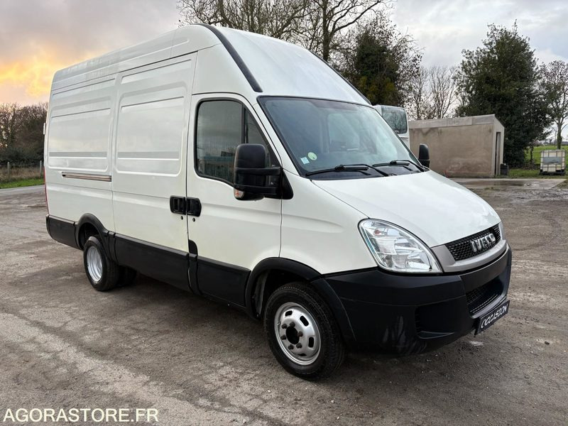 FOURGON IVECO DAILY 180 CV - 2011 - 195 600 KMS - Kastenwagen: das Bild 1 FOURGON IVECO DAILY 180 CV - 2011 - 195 600 KMS - Kastenwagen: das Bild 1