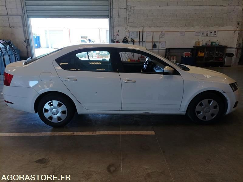 FR-396-SL - Roulant - SKODA OCTAVIA - VP- 264 645 Kms - PKW: das Bild 2 FR-396-SL - Roulant - SKODA OCTAVIA - VP- 264 645 Kms - PKW: das Bild 2