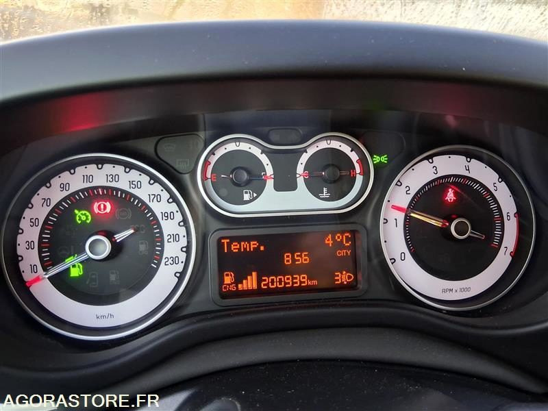 Fiat 500 L GNV POPSTAR MINISPACE DE 2016 - PKW: das Bild 4 Fiat 500 L GNV POPSTAR MINISPACE DE 2016 - PKW: das Bild 4