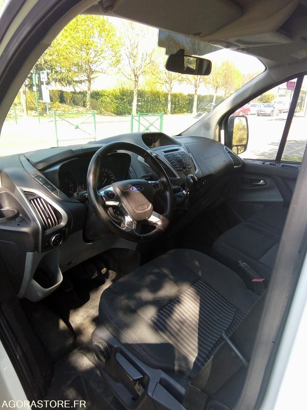 Ford custom kombi. 8 places 215960 - PKW: das Bild 1 Ford custom kombi. 8 places 215960 - PKW: das Bild 1