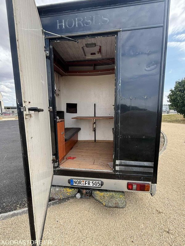Fourgon FORD - Transport de 2 Chevaux - 2004 - 137 510 KM - Kastenwagen: das Bild 4 Fourgon FORD - Transport de 2 Chevaux - 2004 - 137 510 KM - Kastenwagen: das Bild 4