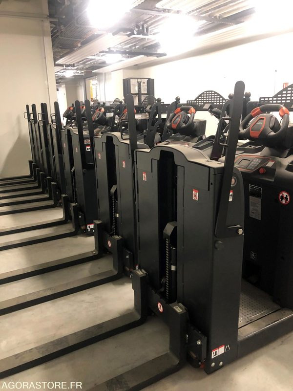 Gerbeur à plateforme élevable - Hochhubwagen: das Bild 3 Gerbeur à plateforme élevable - Hochhubwagen: das Bild 3