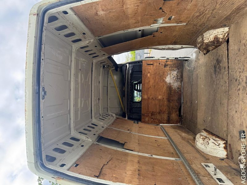 IVECO DAILY 35S12 - 67 000 KM - 2004 - Kastenwagen: das Bild 4 IVECO DAILY 35S12 - 67 000 KM - 2004 - Kastenwagen: das Bild 4