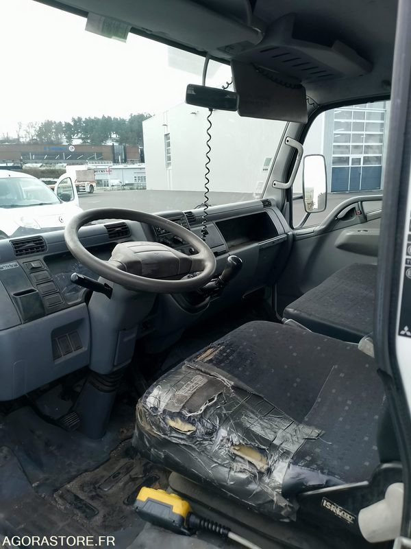 MITSUBISHI CANTER ( MOTEUR HS ) - LKW: das Bild 3 MITSUBISHI CANTER ( MOTEUR HS ) - LKW: das Bild 3
