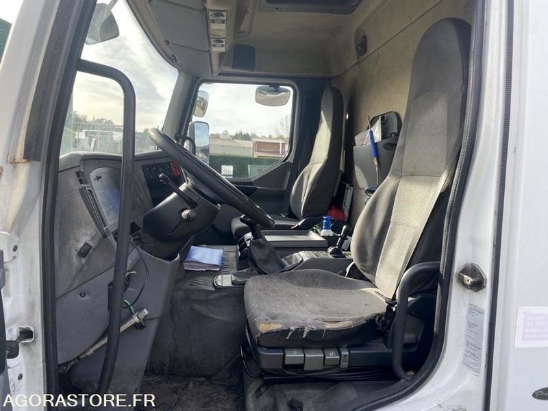 LKW RENAULT PREMIUM 210.19 19 t citerne ADR- -2006-517007-BJ288SY - export only: das Bild 18 LKW RENAULT PREMIUM 210.19 19 t citerne ADR- -2006-517007-BJ288SY - export only: das Bild 18