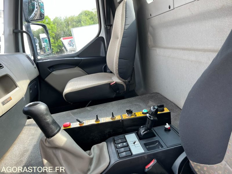 LKW Renault PORTEUR / 318 000km / 2009: das Bild 7