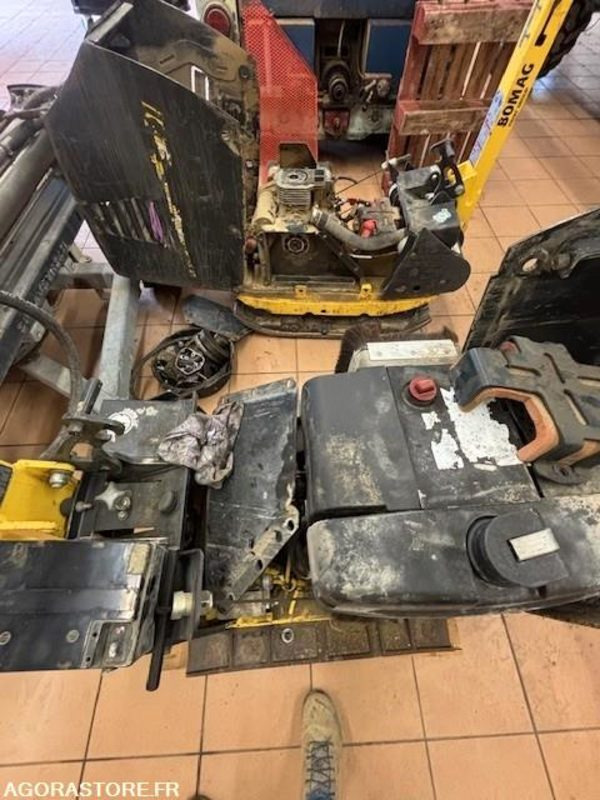 LOT DE 2 PLAQUES BOMAG BPR 60/65D/E ET BPR45/55D 2019 ET 2022 - Rüttelplatte: das Bild 3 LOT DE 2 PLAQUES BOMAG BPR 60/65D/E ET BPR45/55D 2019 ET 2022 - Rüttelplatte: das Bild 3