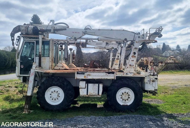 MACHINE A PLANTER LES POTEAUX - RISA CHALLENGER - 2001 - 3950heures - LKW mit Arbeitsbühne: das Bild 1 MACHINE A PLANTER LES POTEAUX - RISA CHALLENGER - 2001 - 3950heures - LKW mit Arbeitsbühne: das Bild 1