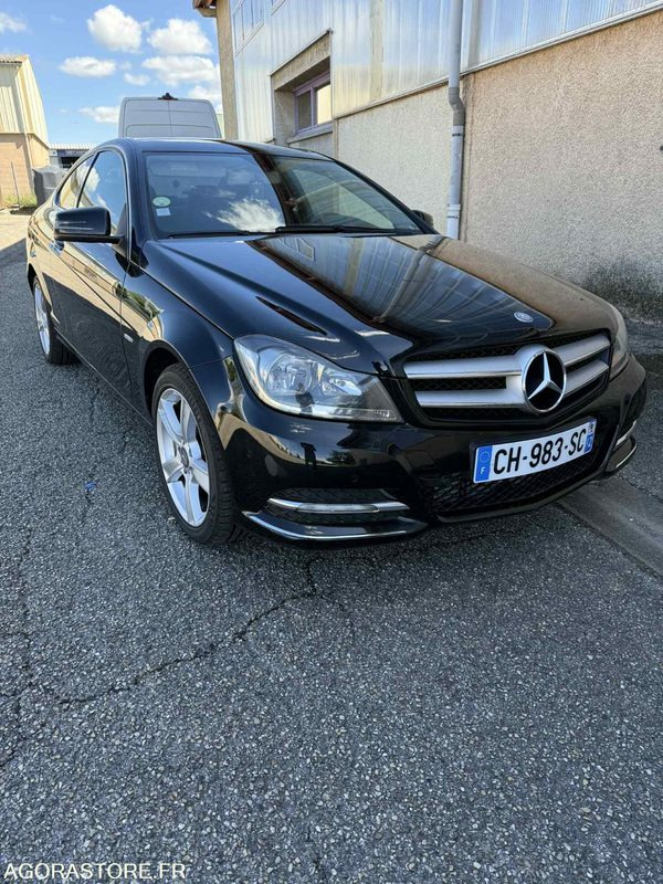 MERCEDES CLASSE C 220 CDI COUPÉ - PKW: das Bild 3 MERCEDES CLASSE C 220 CDI COUPÉ - PKW: das Bild 3