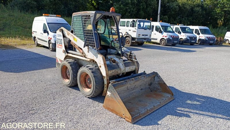 MINI CHARGEUR BOBCAT S130 - 2012 - 4758H - Lader: das Bild 2 MINI CHARGEUR BOBCAT S130 - 2012 - 4758H - Lader: das Bild 2