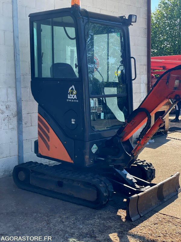 MINI-PELLE SUR CHENILLE CAOUTCHOUC HITACHI ZX17U-2 15CV 1.9T AVEC 3 GODETS - Bagger: das Bild 4 MINI-PELLE SUR CHENILLE CAOUTCHOUC HITACHI ZX17U-2 15CV 1.9T AVEC 3 GODETS - Bagger: das Bild 4