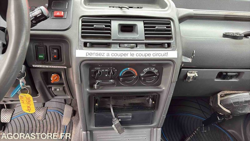 MITSUBISHI MONTERO 103 145 Kms - 2004 - 3595 YE 74 - SUV/ Geländewagen: das Bild 5 MITSUBISHI MONTERO 103 145 Kms - 2004 - 3595 YE 74 - SUV/ Geländewagen: das Bild 5