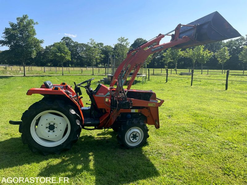 Micro-tracteur Kubota L1-185 - Traktor: das Bild 2 Micro-tracteur Kubota L1-185 - Traktor: das Bild 2