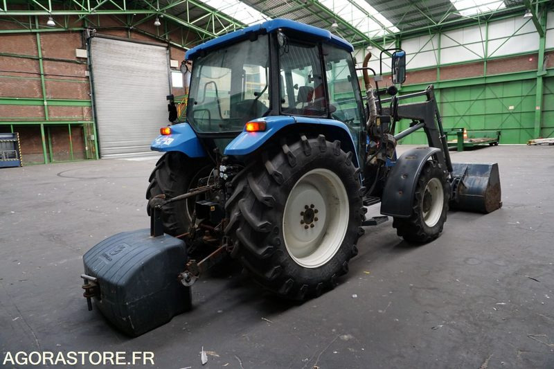 NEW HOLLAND - Traktor: das Bild 2 NEW HOLLAND - Traktor: das Bild 2